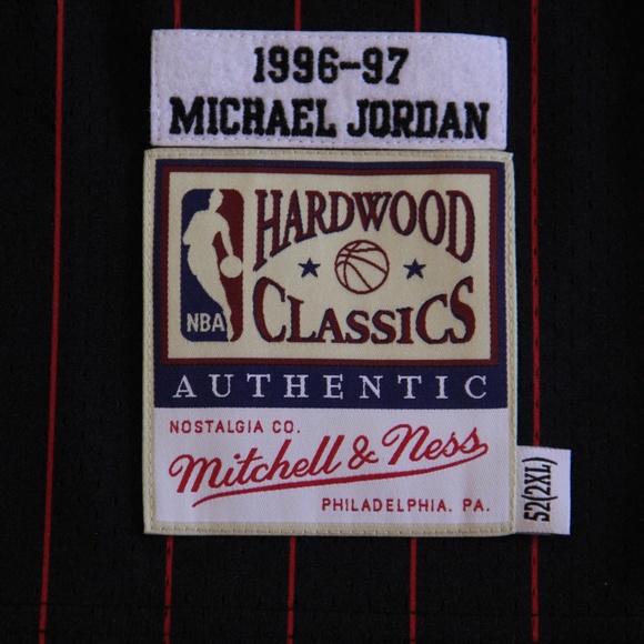 Michael Jordan #23 Chicago Bulls 1996/97 Men's Black Altern Authentic NBA Jersey - Picture 3 of 3